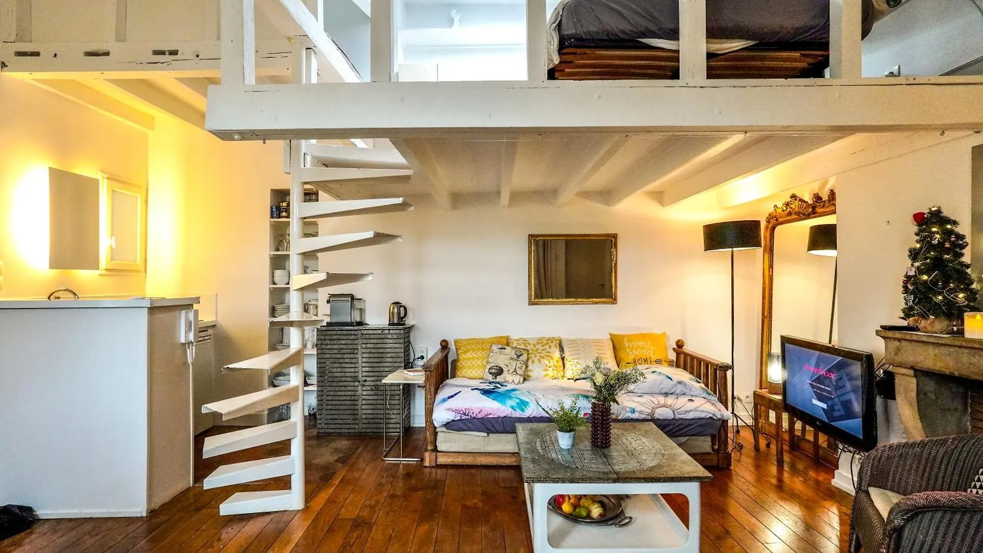 08 Grand Loft Near Notre Dame location
